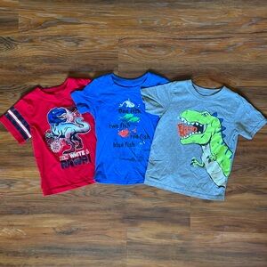 Bundle of short sleeve tees